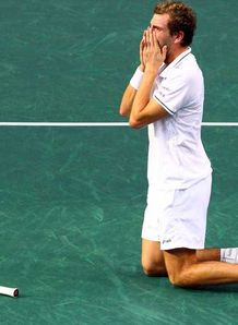 Federer stunned in Paris
