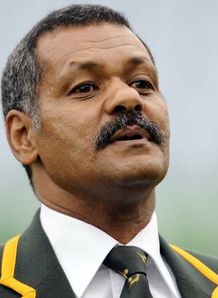 Boks to field weakened side