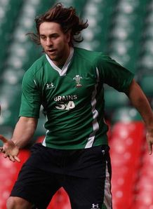 Jones: Wales must be bold