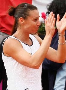 Italy close in on Fed Cup