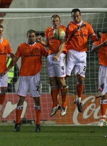 Wallace stunner denies Pool