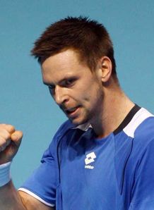 Soderling storms into semis
