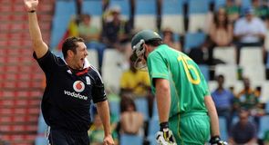S Africa v England - latest