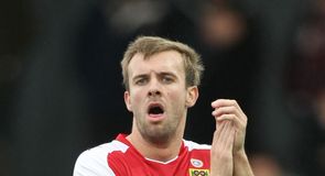 Wilson clips Robins' wings