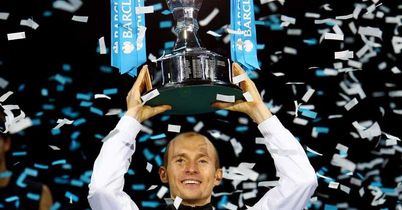 Davydenko reigns in London