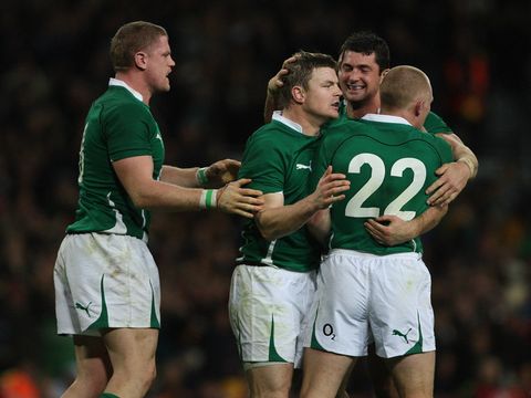 Brian O'Driscoll scored a late try to secure a 20-20 draw for Ireland against Australia.