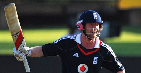 Collingwood hit an unbeaten century as England took a 1-0 series lead at Centurion.