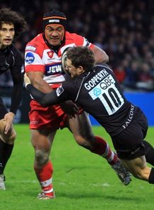 Eliota Fuimaono Sapolu bouncing off Jimmy Gopperth Eliota Fuimaono Sapolu bouncing off Jimmy Gopperth