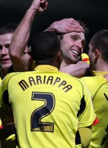 Last-gasp Eustace denies Robins