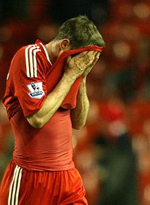 Carra makes Reds apology