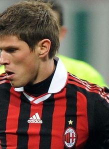 Huntelaar set on Milan stay
