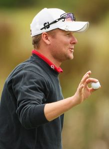 Erlandsson sets early pace