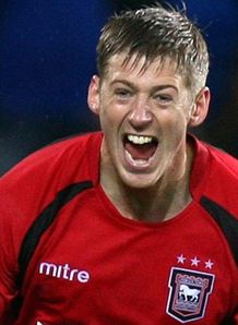 Stead snubs Robins move