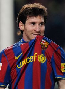 Messi hails team-mates