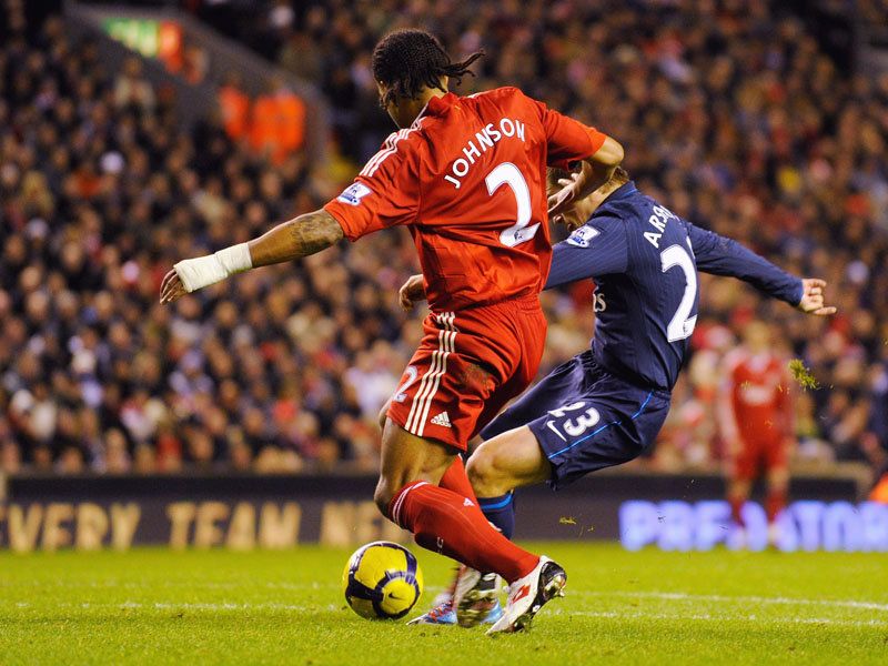 Andrey-Arshavin-Liverpool-Arsenal-Premier-Lea_2396814.jpg