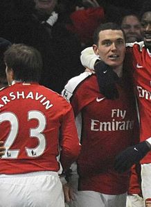 Gunners fire back to go top