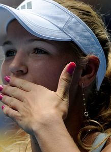 Ruthless Wozniacki through