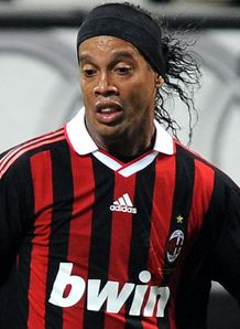 Milan - Ronaldinho staying
