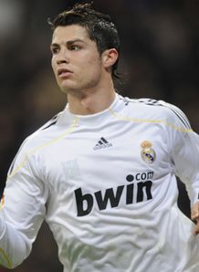 Ronaldo offers Kaka defence