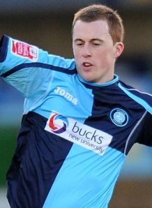 Glovers bring in Davies