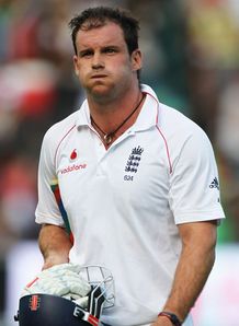 Botham slams Strauss absence