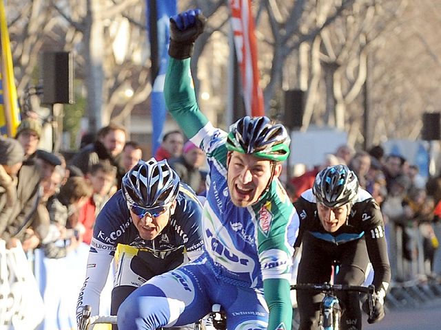 Cummings (right): Crossing the line in fourth