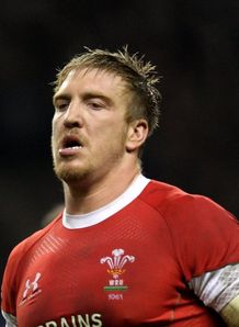 Agen close in on Powell