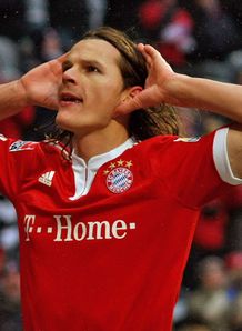 Van Buyten tempted by Milan 