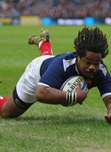 Mathieu Bastareaud scores at murrayfield Mathieu Bastareaud scores at murrayfield