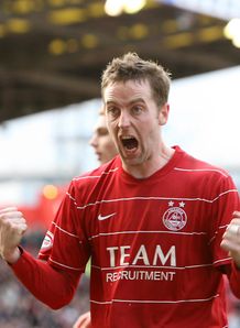 MacLean dents Celtic title hopes
