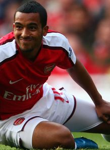 Walcott wants United revenge