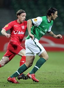Latics tie up Stam deal