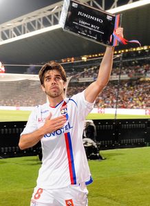 Lyon eye Juninho return