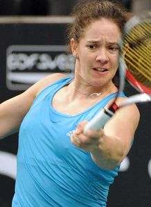 Schnyder causes Paris upset
