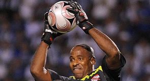 Saddlers plunder Pirates