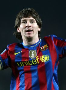 Messi plays down comparisons