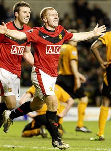 Scholes sends Utd to summit