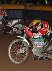 Robins win opener