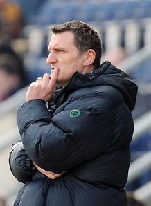 Mowbray brushes off sack talk