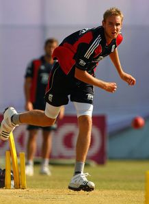 England wait on Broad
