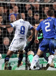 Eto'o strike sinks Chelsea