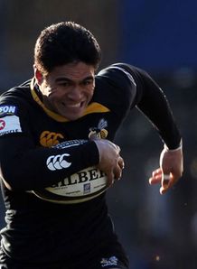 Wasps close in on top four