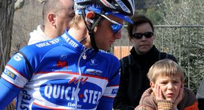 Nikolas Maes and a thoughtful fan contemplate the day ahead