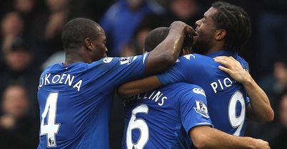 Portsmouth celebrate Tommy Smith goal
