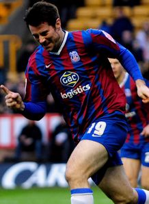 Terriers keen on Lee