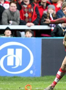 Freddie Burns kick against Saracens Freddie Burns kick against Saracens