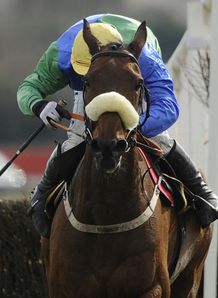 Jadanli lands Thyestes Chase