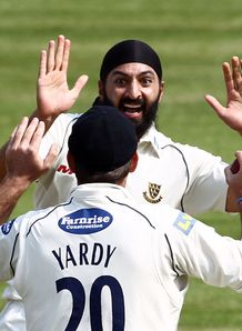 Sussex finish off Surrey