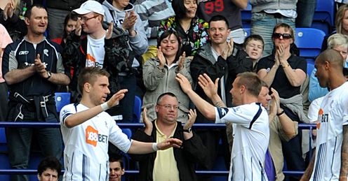 Ivan Klasnic celebrates for Bolton