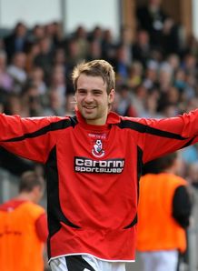 Robins pounce for Pitman